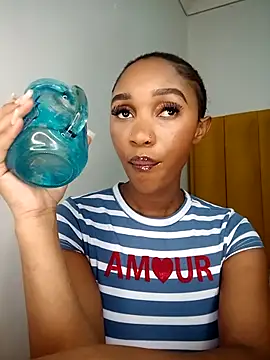 Snapshot of Shria107 chatting on 09/20/25, 12:11 Shria107 online show from 09/20/25, 12:11