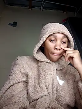 Snapshot of Shria107 chatting on 10/13/25, 10:10 Shria107 online show from 10/13/25, 10:10