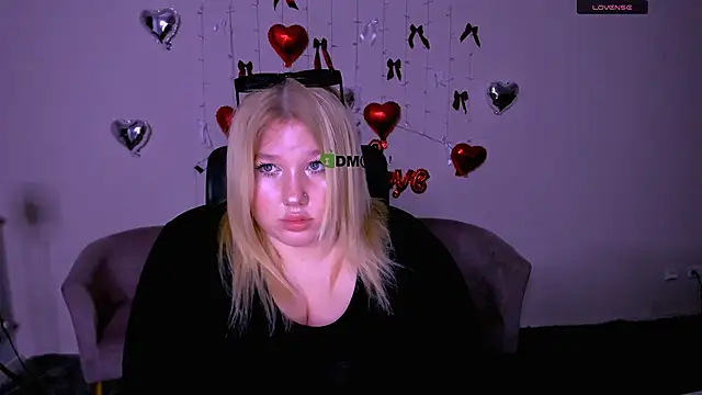 Snapshot of juli_kisss chatting on 02/14/26, 02:36 juli kisss online show from 02/14/26, 02:36