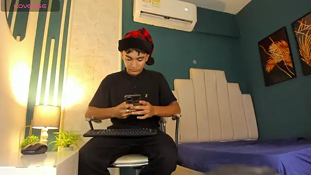 Austin Cardieff online show from 12/30/24, 08:04