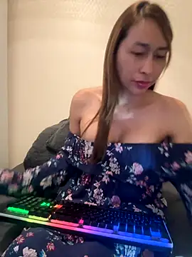 cieloadriano2024 online show from 09/17/25, 12:18