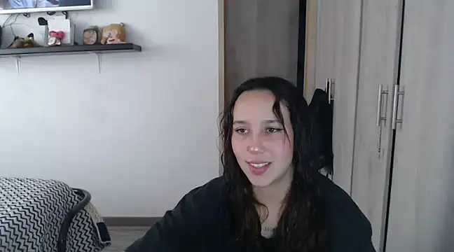 Skarlet Adams28 online show from 12/03/24, 06:38