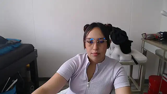 Skarlet Adams28 online show from 02/06/25, 06:02