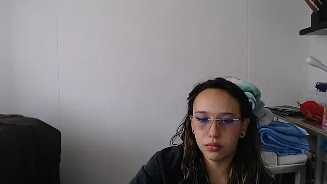 Skarlet Adams28 online show from 02/18/25, 06:58