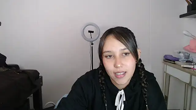 Skarlet Adams28 online show from 03/21/25, 09:01