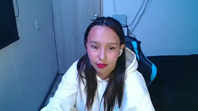 Skarlet Adams28 online show from 12/02/25, 09:54