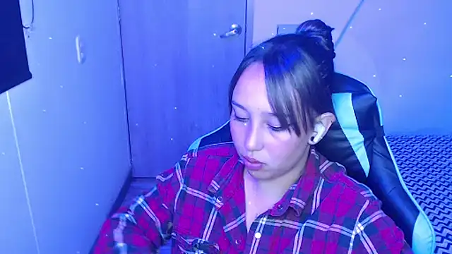 Skarlet Adams28 online show from 02/18/26, 08:38