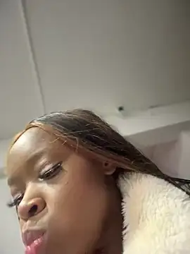 Thyana LS online show from 02/02/25, 01:19