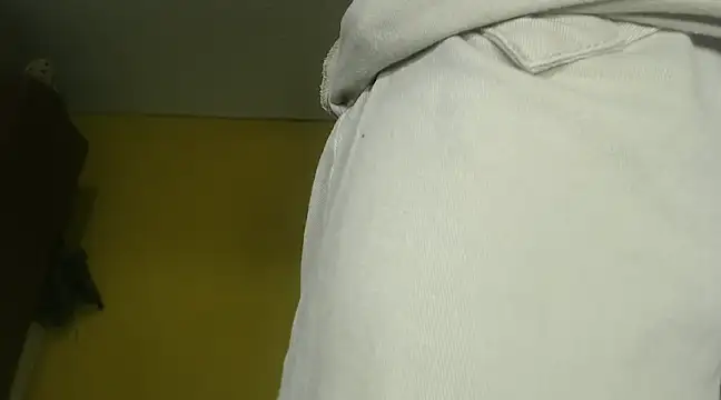 Snapshot of EmmyHorny_ chatting on 02/11/25, 08:48 EmmyHorny  online show from 02/11/25, 08:48