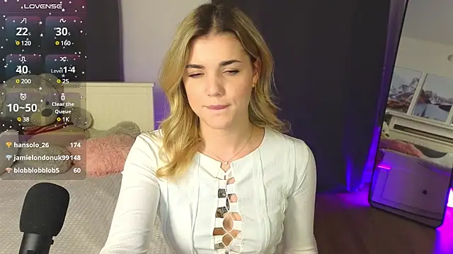 Snapshot of adrianawow1 chatting on 03/08/25, 12:33 adrianawow1 online show from 03/08/25, 12:33