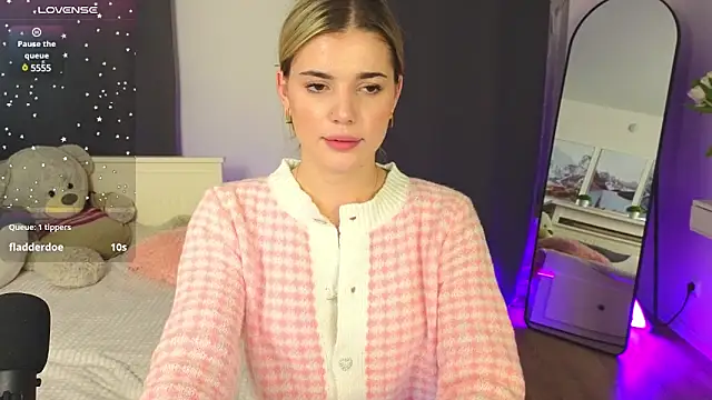 Snapshot of adrianawow1 chatting on 03/09/25, 03:32 adrianawow1 online show from 03/09/25, 03:32