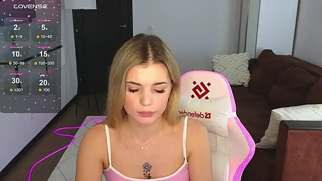 Snapshot of adrianawow1 chatting on 03/13/25, 03:22 adrianawow1 online show from 03/13/25, 03:22