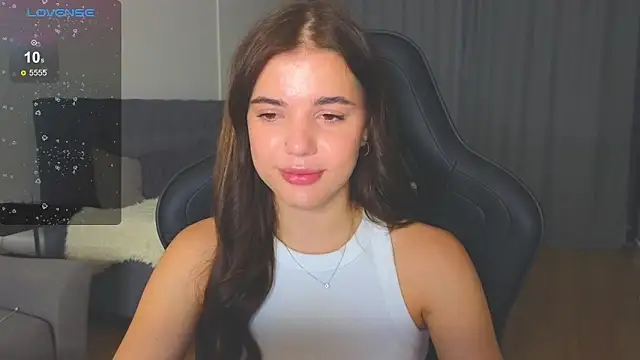 Snapshot of adrianawow1 chatting on 09/21/25, 11:06 adrianawow1 online show from 09/21/25, 11:06