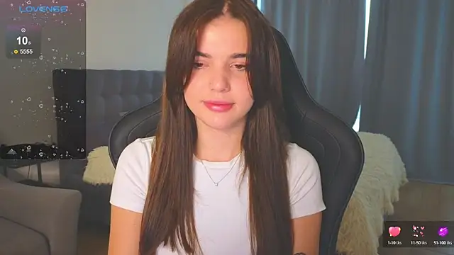 Snapshot of adrianawow1 chatting on 10/05/25, 03:38 adrianawow1 online show from 10/05/25, 03:38