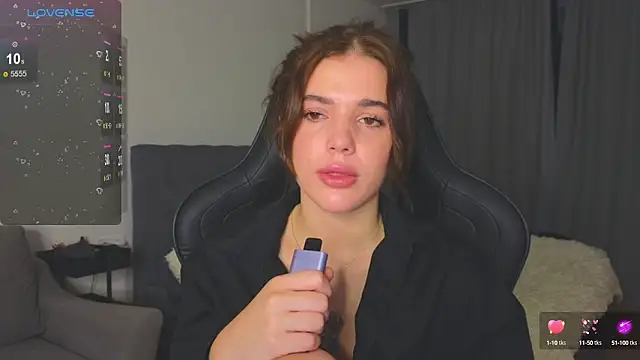 Snapshot of adrianawow1 chatting on 10/08/25, 09:12 adrianawow1 online show from 10/08/25, 09:12