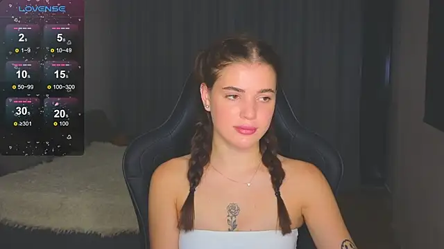 Snapshot of adrianawow1 chatting on 10/28/25, 07:27 adrianawow1 online show from 10/28/25, 07:27