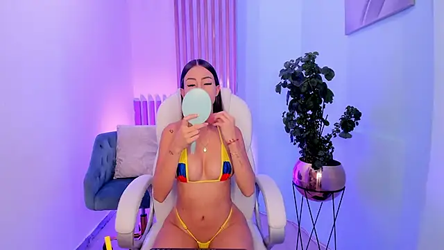 Snapshot of juliasprousse_ chatting on 02/22/25, 04:51 juliasprousse online show from 02/22/25, 04:51