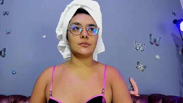 Kaira mosse online show from 11/22/25, 10:47