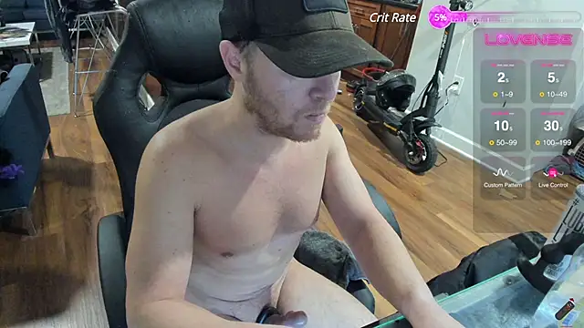 Snapshot of aaron_s_x chatting on 01/08/25, 01:53 aaron s x online show from 01/08/25, 01:53