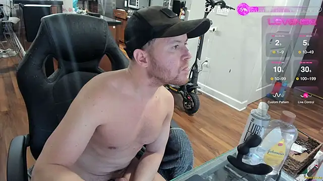 Snapshot of aaron_s_x chatting on 01/11/25, 01:48 aaron s x online show from 01/11/25, 01:48