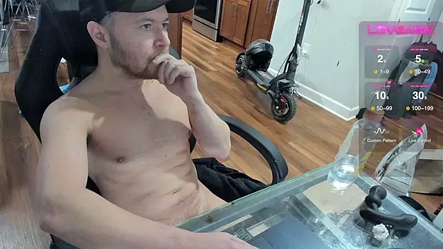 Snapshot of aaron_s_x chatting on 02/23/25, 01:46 aaron s x online show from 02/23/25, 01:46