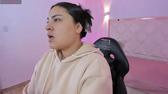 Brendda tay online show from 04/12/26, 03:11