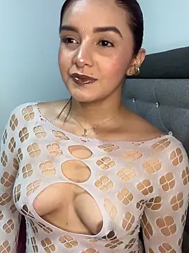 Snapshot of Melanyprada chatting on 05/07/26, 05:35 Melanyprada online show from 05/07/26, 05:35