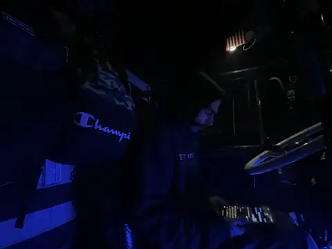 XMeF10 online show from 11/05/25, 09:42