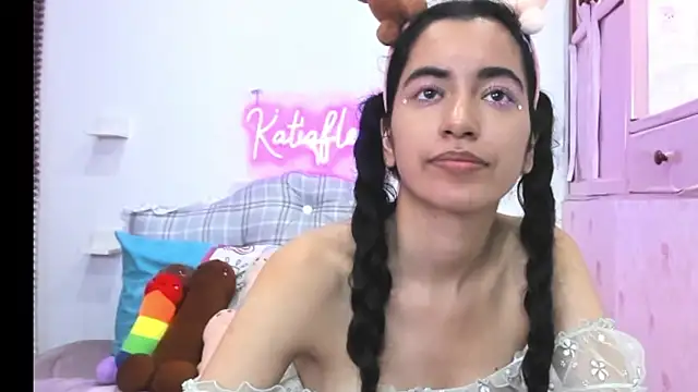 Snapshot of Katiaflex chatting on 02/06/25, 02:22 Katiaflex online show from 02/06/25, 02:22