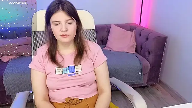 Ruyjin Choi online show from 03/12/25, 11:31