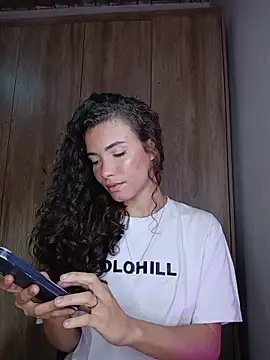 HelenHoltz online show from 06/05/26, 03:51