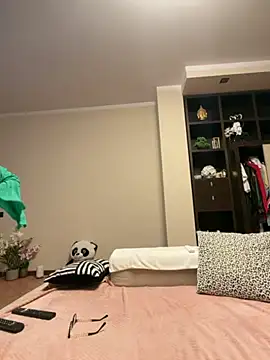 Snapshot of MichelleCara chatting on 10/29/25, 05:31 MichelleCara online show from 10/29/25, 05:31