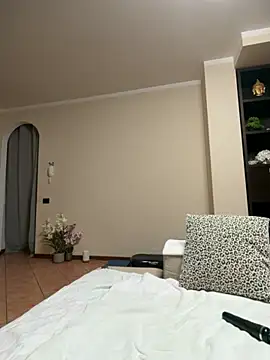 Snapshot of MichelleCara chatting on 11/05/25, 07:52 MichelleCara online show from 11/05/25, 07:52