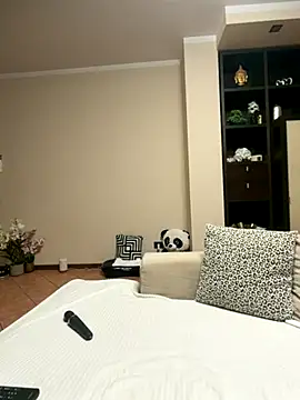 Snapshot of MichelleCara chatting on 12/05/25, 07:28 MichelleCara online show from 12/05/25, 07:28