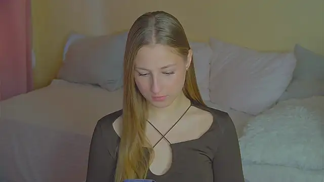 BritneyCruze online show from 11/18/25, 09:03