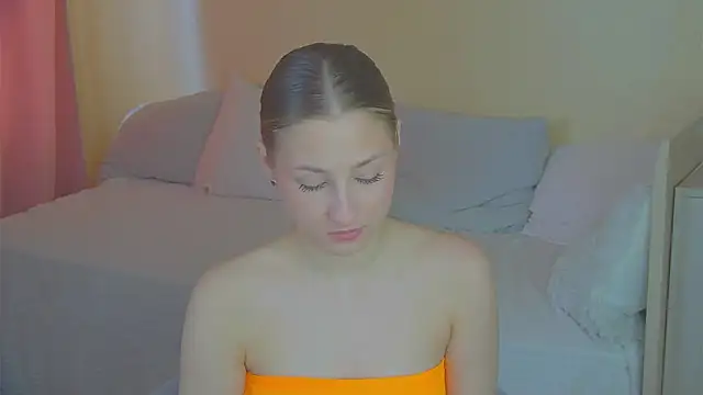 BritneyCruze online show from 12/15/25, 09:46