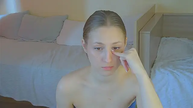 BritneyCruze online show from 04/18/26, 09:57