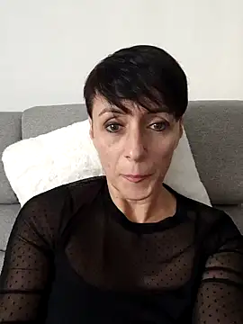 YOURHESZTIA online show from 12/17/24, 11:17