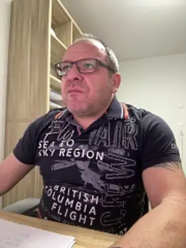 coupleLatinaLovers online show from 11/26/25, 06:25