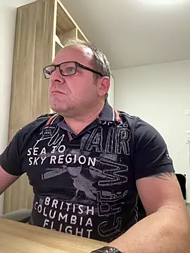 coupleLatinaLovers online show from 12/15/25, 05:44