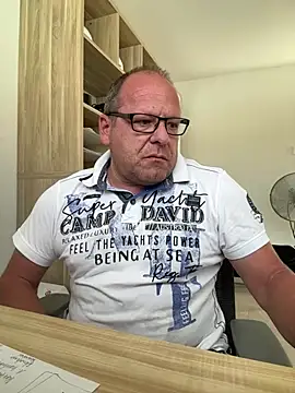 Snapshot of coupleLatinaLovers chatting on 07/01/26, 06:48 coupleLatinaLovers online show from 07/01/26, 06:48