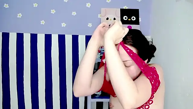 PetiteIvoryQueen19 online show from 04/22/26, 05:43