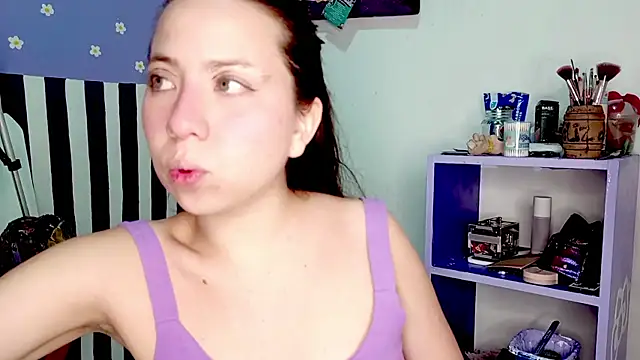 PetiteIvoryQueen19 online show from 05/19/26, 04:08