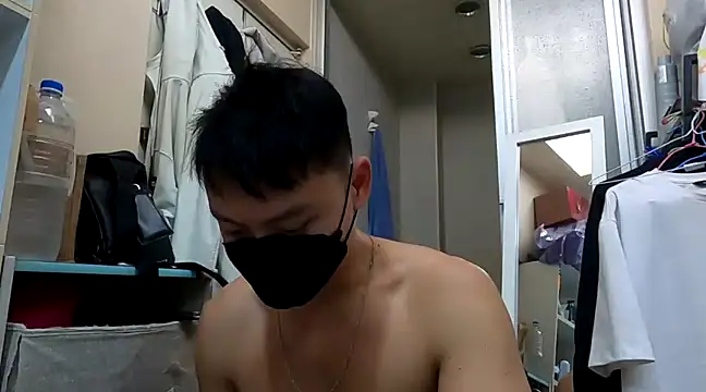 Snapshot of frnk30151 chatting on 12/11/24, 02:11 frnk30151 online show from 12/11/24, 02:11