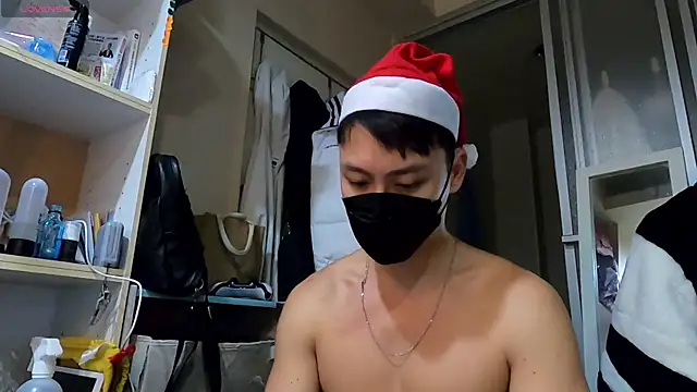 Snapshot of frnk30151 chatting on 12/25/24, 02:34 frnk30151 online show from 12/25/24, 02:34