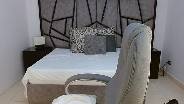 adhara cortez online show from 04/08/26, 08:53