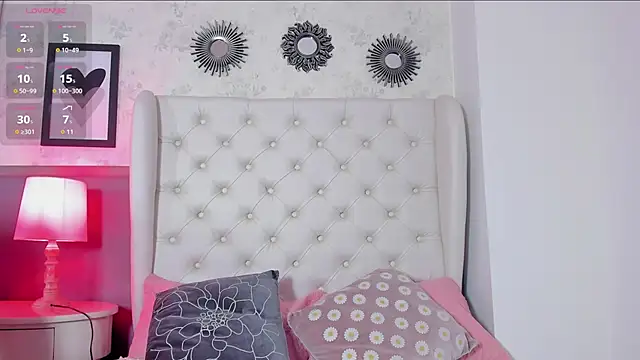 Snapshot of melanie_hills chatting on 02/21/25, 11:33 melanie hills online show from 02/21/25, 11:33