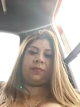 Laura-Hernandez online show from 12/15/24, 06:15