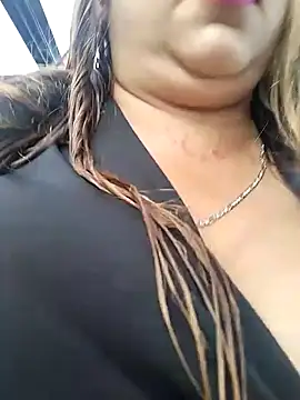 Laura-Hernandez online show from 12/28/24, 10:02