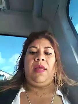 Laura-Hernandez online show from 12/31/24, 02:47